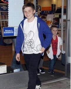 竖中指的纹身图案手稿内容图片分享