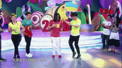 傅园慧扭腰抖胯大跳桑巴舞