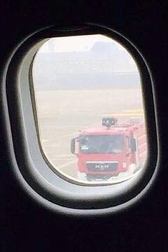 北京飞香港客机备降武汉 乘客称机长通知保安