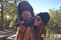 美国3岁小萝莉跟随母亲爬遍名山