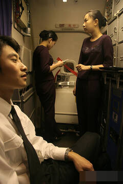 爱好摄影的空姐王琳在摄影界小有名气,而她拍摄的记录空姐生活的纪实