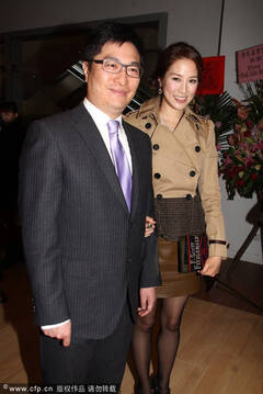 "千亿媳妇"徐子淇助阵公公李兆基会议中心铭谢礼[高清