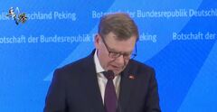 主动释放出善意，德国外长这次老实了，呼吁中国能劝劝俄罗斯