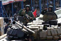 伊朗阅兵展示大量仿中俄朝武器