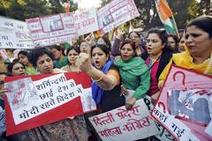 印度女子遭租车司机强奸事件引发抗议