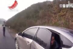 男女高速公路车震 辩称上厕所