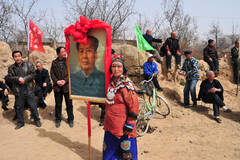 毛主席像下的生活