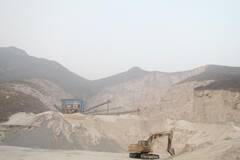 陕西：采石厂疯狂炸山采石