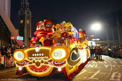 香港大年初一举行新春花车巡游