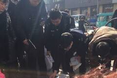 网曝国际快件地摊上叫卖