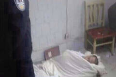 网曝河南医院医生被家属围殴倒地