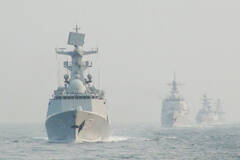 中国最先进驱护舰南海实弹演习