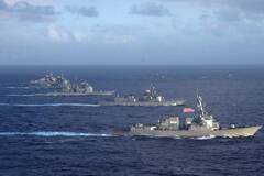 美日关岛军演 战略核潜艇压轴