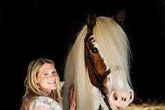 女子与小马驹的故事