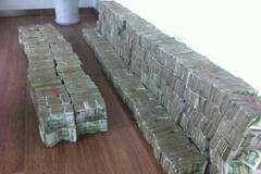 郑州女子背200多斤零钱买宝马