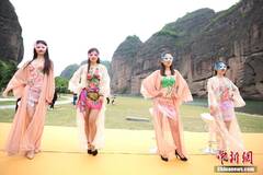 江西一景区人体彩绘展现场