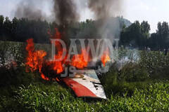 巴基斯坦1架K-8教练机坠毁