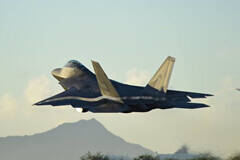 F22战机单日起飞62架次创纪录