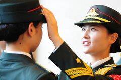 军方公开女子仪仗兵写真照