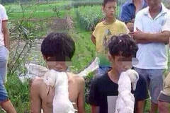 广西：两名少年偷鸭被抓 叼鸭下跪