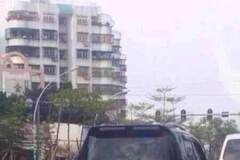 网曝汕头一辆汽车后拖着小狗行驶