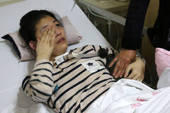 靠呼吸球活着的女孩 父母4年捏球千万次