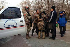 沈阳：公车私用打真人CS