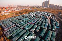 杭州惊现公交车“坟场”
