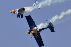 印度航展两飞机空中相撞