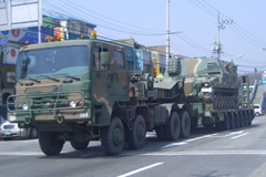 韩国首尔戍卫部队展出K915拖车