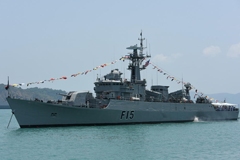 多国携中国战舰参加马来阅舰式