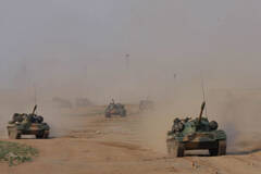 南京军区旅赴朱日和 配62轻坦