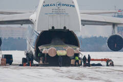 俄T-50“断翅削尾”塞进安-124