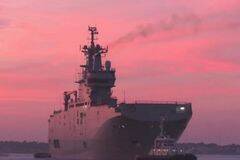 俄西北风级两栖舰首舰出发海试