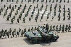 印尼迫不及待展示新购豹2坦克