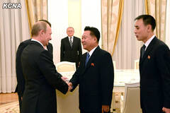 朝中社公布崔龙海访俄照片