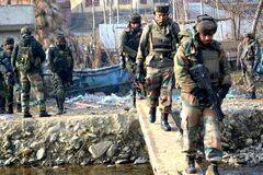 印度边防配一水以制TAR-21步枪