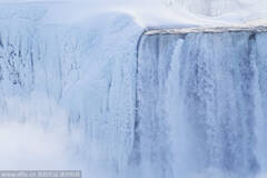 尼亚加拉瀑布被冰封