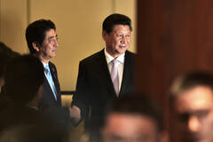 习近平与安倍举行会谈一幕