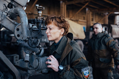 女性指挥的乌克兰东部民间武装