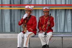 一组中国烟民的照片