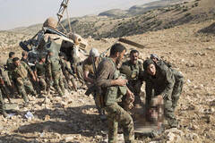 伊拉克直升机因难民争抢坠毁