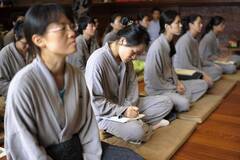 庐山白领“禅修营”