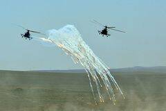 和平使命预演 直升机“撒”弹
