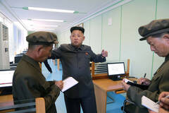 金正恩视察“10月8日”工厂表示极大满意