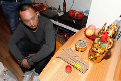 小偷拜佛求“平安”  出庙被抓