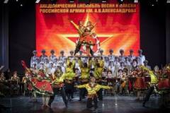 俄罗斯红旗歌舞团重现红色记忆