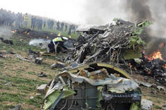 陕西一军机坠毁至少两人遇难 