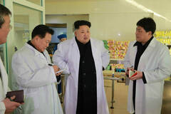 金正恩视察食品工厂 崔龙海陪同