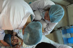 助产士接生11个宝宝 累倒在产妇旁